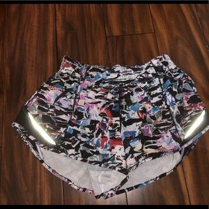 RARE lululemon pattern hotty hot shorts size 6